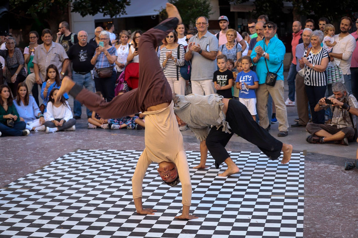 Su creadores, Juanjo Guarnido y Juan Díaz Canalaes, reciben un cálido homenaje en la inauguración del festival patrocinado por Cervezas Alhambra 
