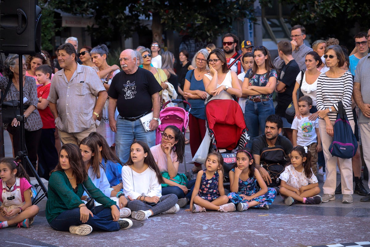 Su creadores, Juanjo Guarnido y Juan Díaz Canalaes, reciben un cálido homenaje en la inauguración del festival patrocinado por Cervezas Alhambra 