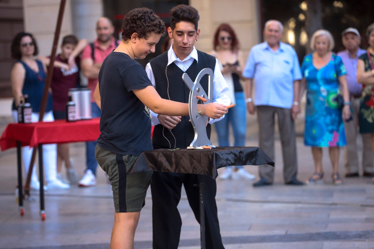 Su creadores, Juanjo Guarnido y Juan Díaz Canalaes, reciben un cálido homenaje en la inauguración del festival patrocinado por Cervezas Alhambra 
