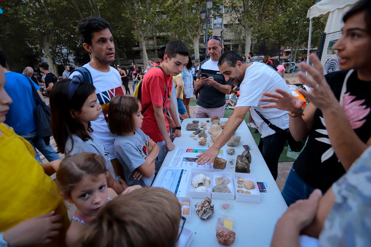 El gran evento de divulgación científica ofrece esta tarde-noche talleres y ponencias de todo tipo para todos los granadinos 