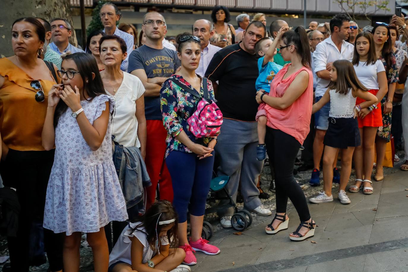 La Romería de San Miguel en el Albaicín y los puestos en la Carrera anticipan una tarde espléndida de devoción a la Virgen de las Angustias 