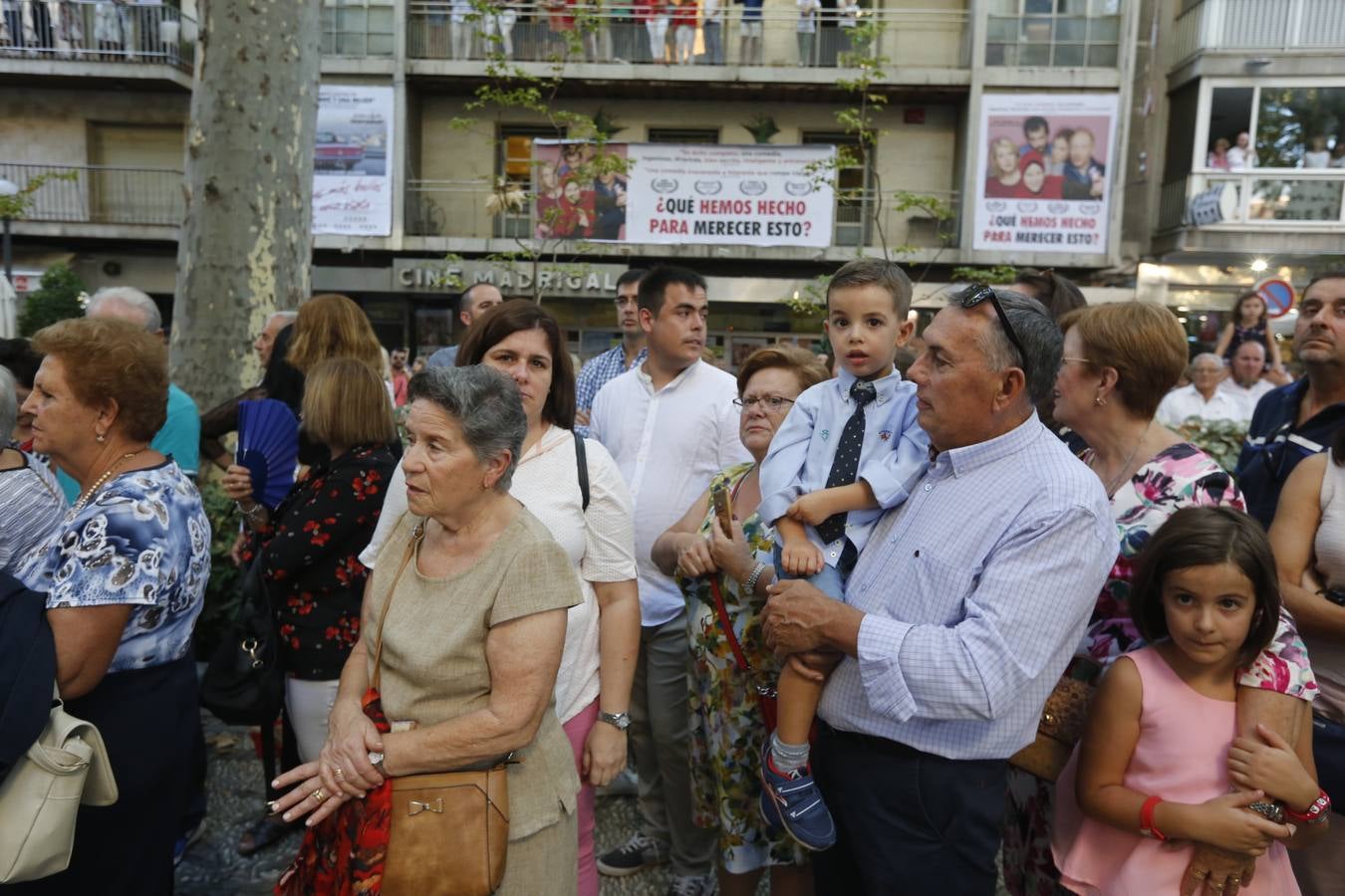 La Romería de San Miguel en el Albaicín y los puestos en la Carrera anticipan una tarde espléndida de devoción a la Virgen de las Angustias 