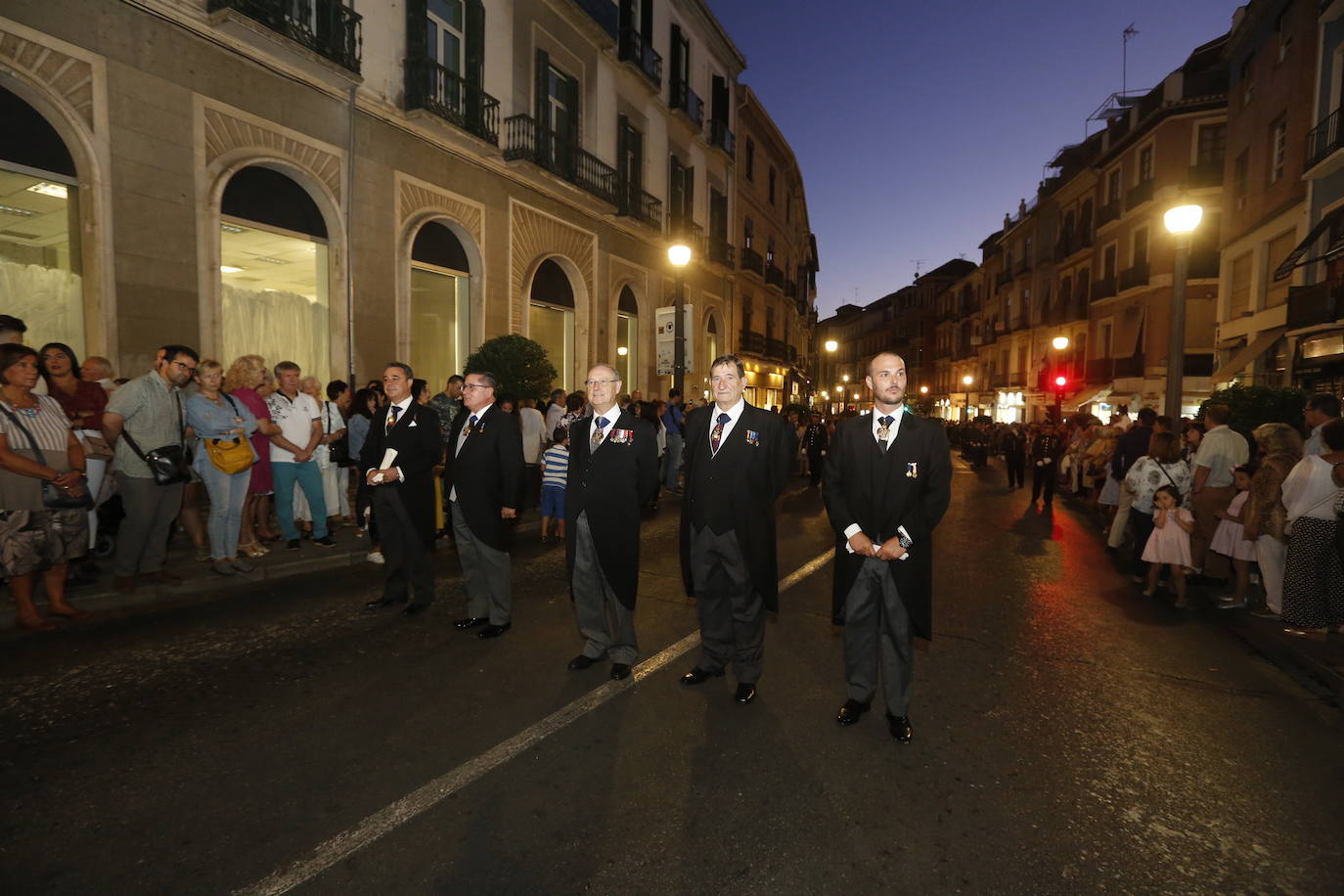 La Romería de San Miguel en el Albaicín y los puestos en la Carrera anticipan una tarde espléndida de devoción a la Virgen de las Angustias 