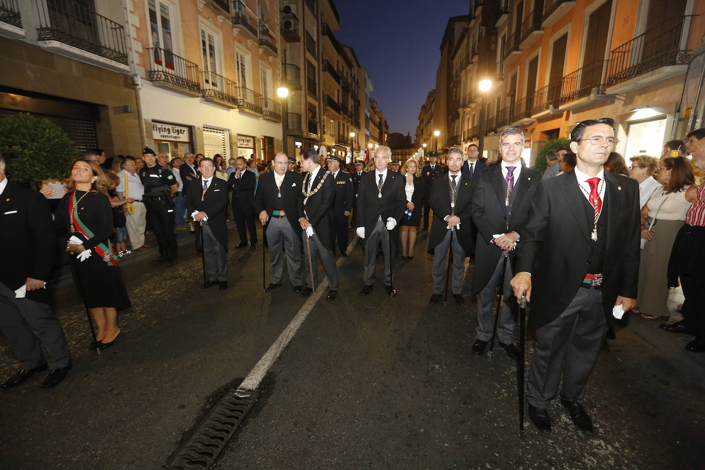 La Romería de San Miguel en el Albaicín y los puestos en la Carrera anticipan una tarde espléndida de devoción a la Virgen de las Angustias 