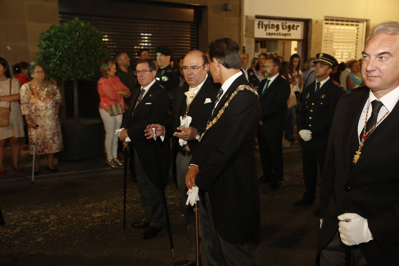 La Romería de San Miguel en el Albaicín y los puestos en la Carrera anticipan una tarde espléndida de devoción a la Virgen de las Angustias 