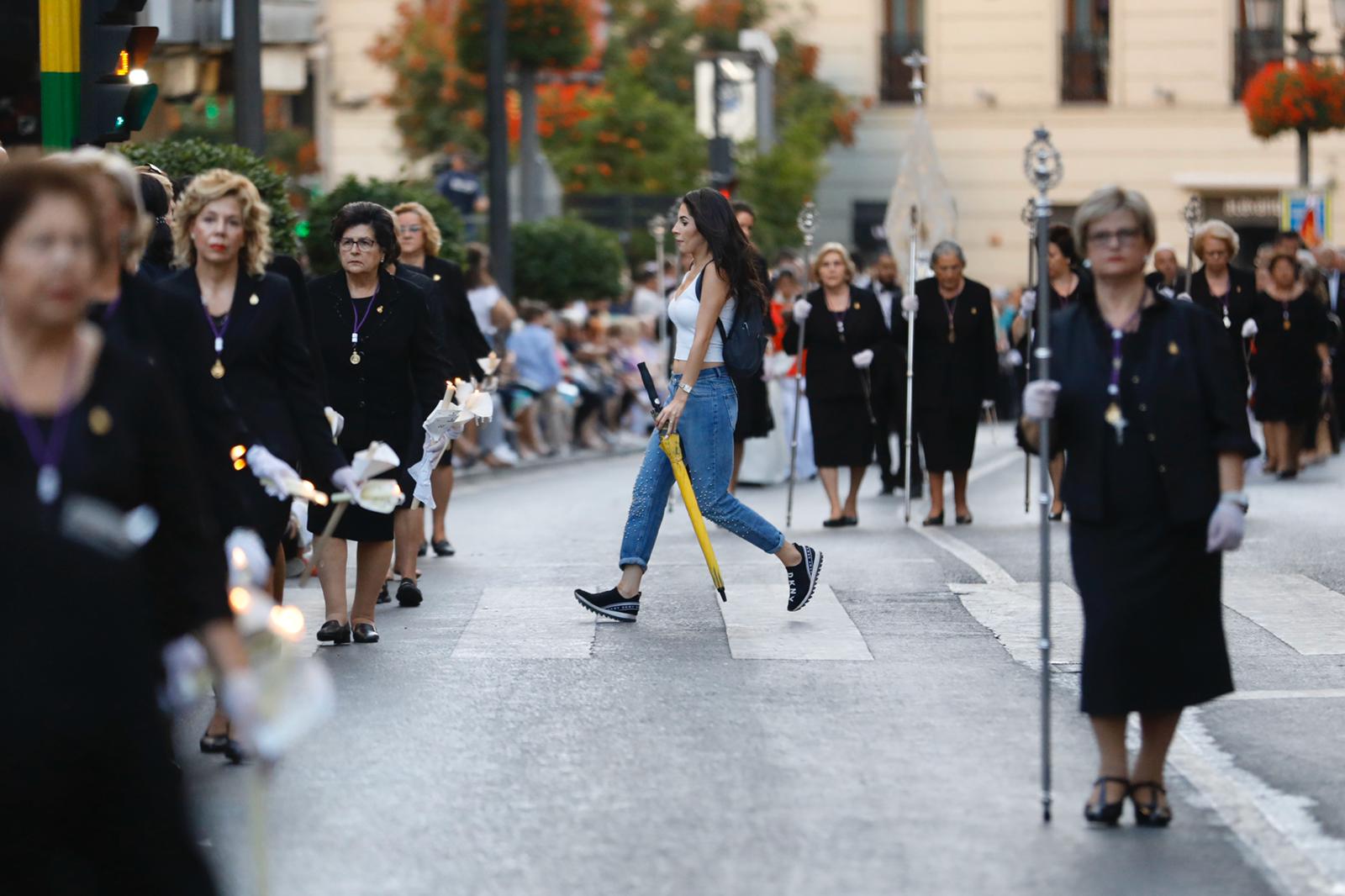 La Romería de San Miguel en el Albaicín y los puestos en la Carrera anticipan una tarde espléndida de devoción a la Virgen de las Angustias 