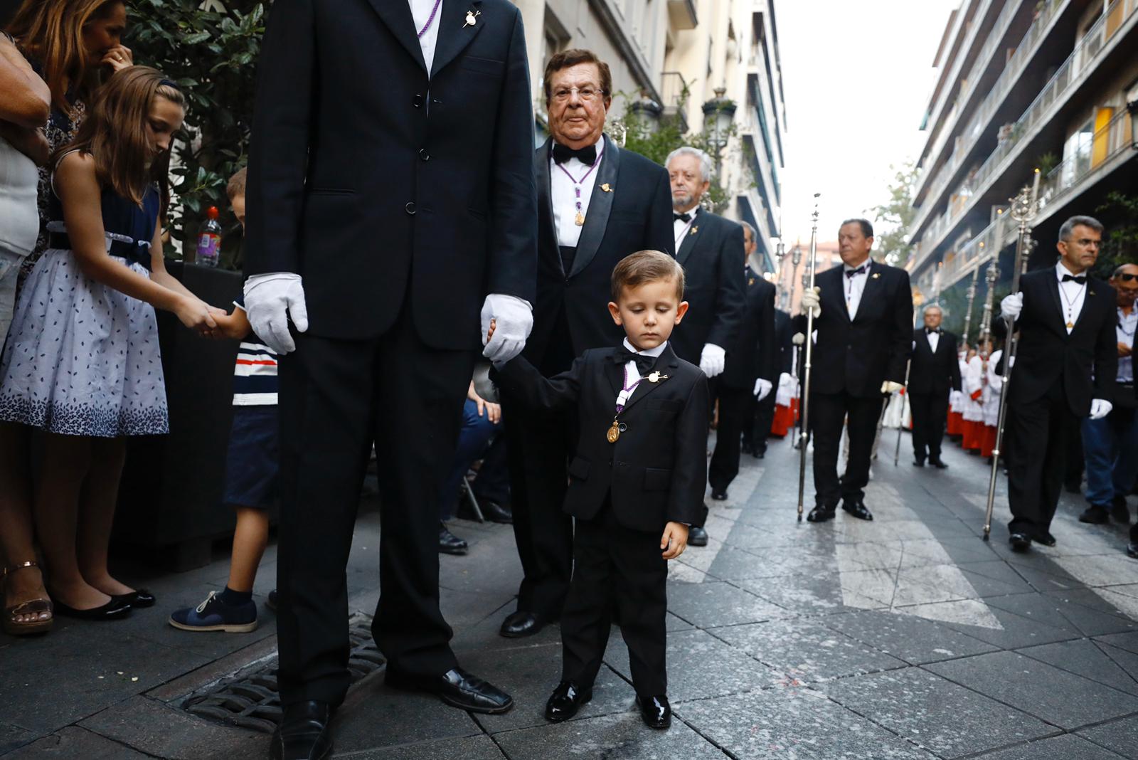 La Romería de San Miguel en el Albaicín y los puestos en la Carrera anticipan una tarde espléndida de devoción a la Virgen de las Angustias 