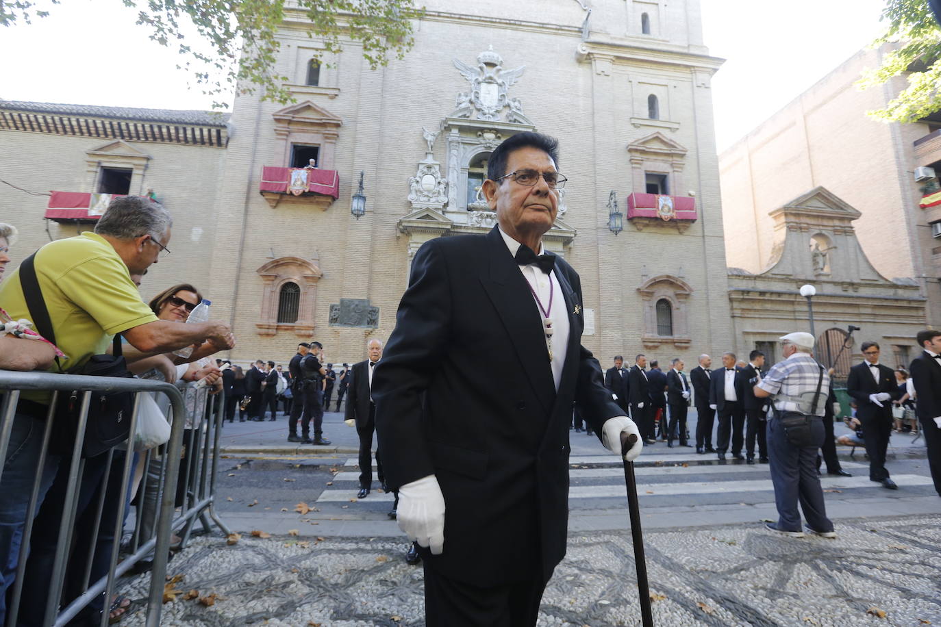 Miles de granadinos y andaluces se han dado cita este domingo en el Centro de la ciudad para acompañar a la Patrona 