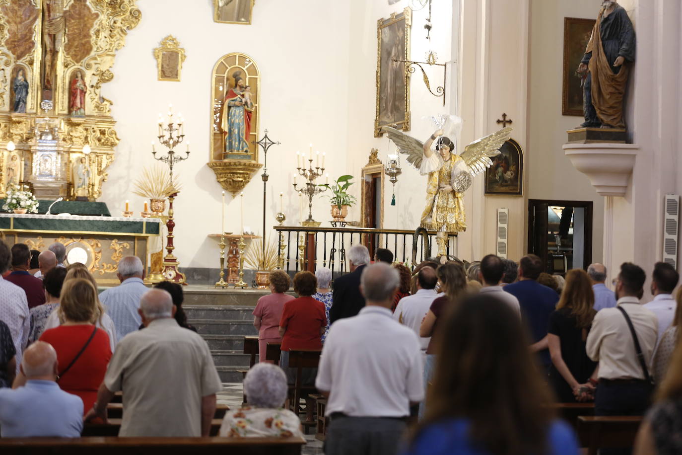 La Romería de San Miguel en el Albaicín y los puestos en la Carrera anticipan una tarde espléndida de devoción a la Virgen de las Angustias 