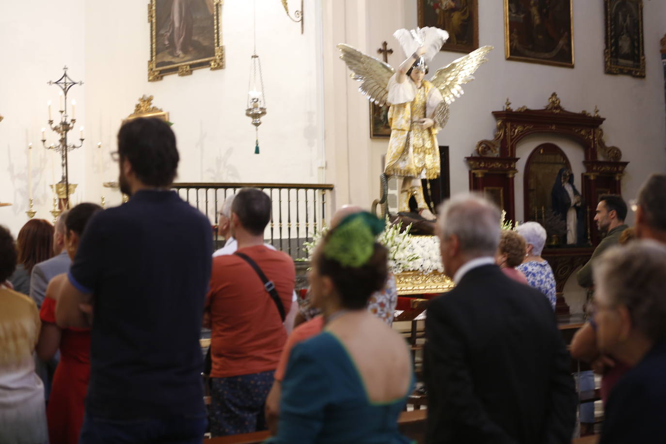La Romería de San Miguel en el Albaicín y los puestos en la Carrera anticipan una tarde espléndida de devoción a la Virgen de las Angustias 