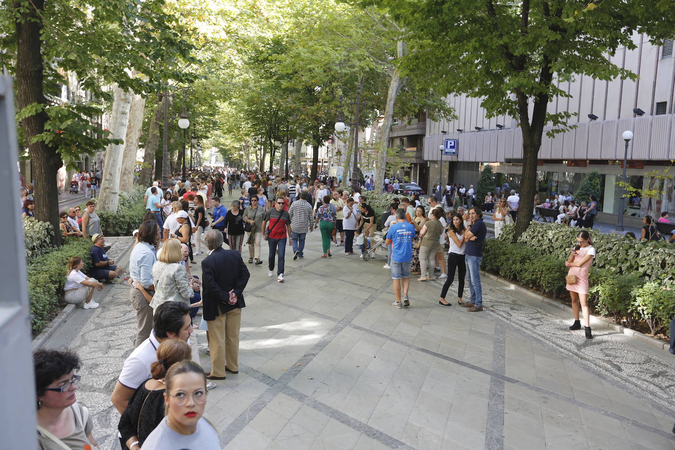 La Romería de San Miguel en el Albaicín y los puestos en la Carrera anticipan una tarde espléndida de devoción a la Virgen de las Angustias 