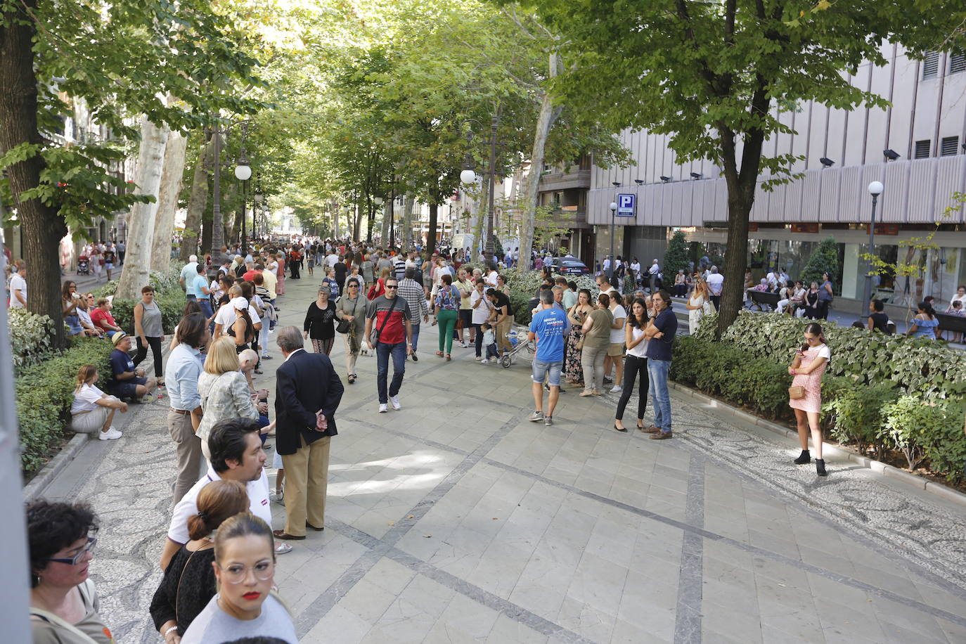 La Romería de San Miguel en el Albaicín y los puestos en la Carrera anticipan una tarde espléndida de devoción a la Virgen de las Angustias 