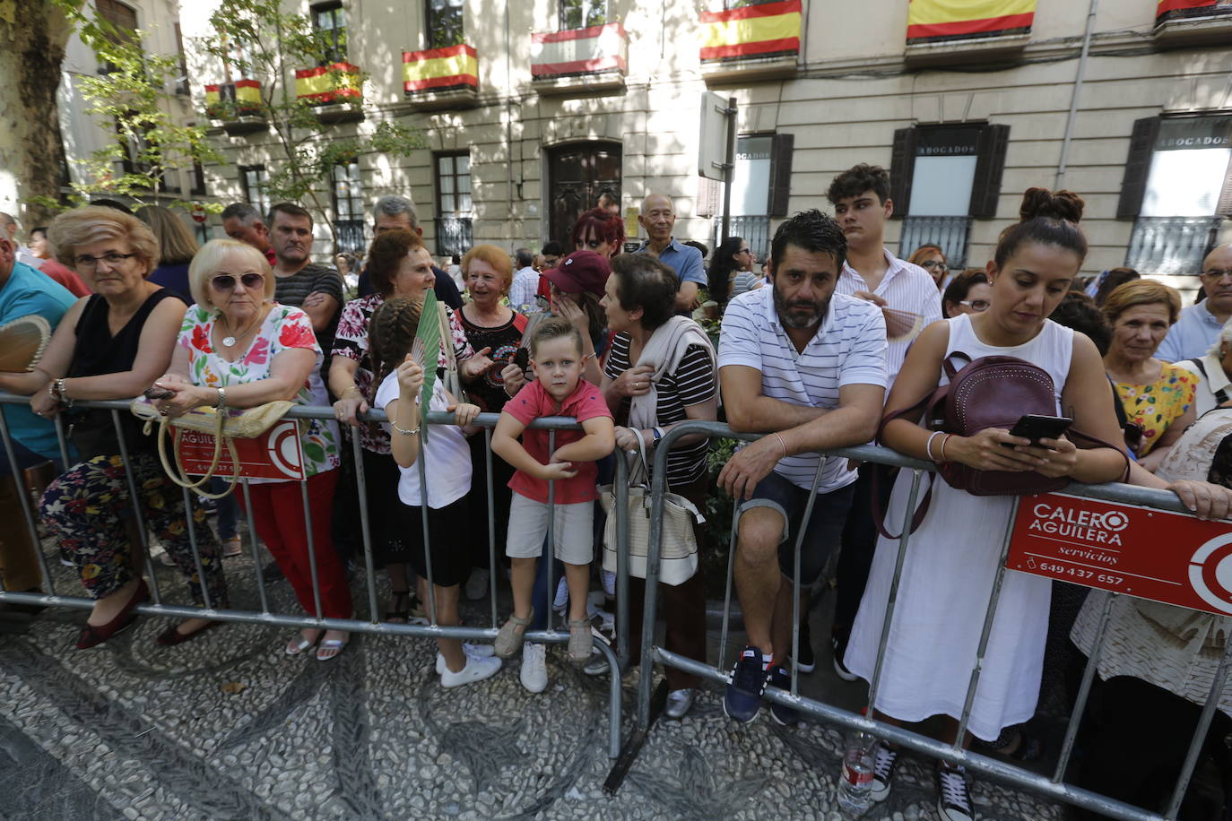 La Romería de San Miguel en el Albaicín y los puestos en la Carrera anticipan una tarde espléndida de devoción a la Virgen de las Angustias 