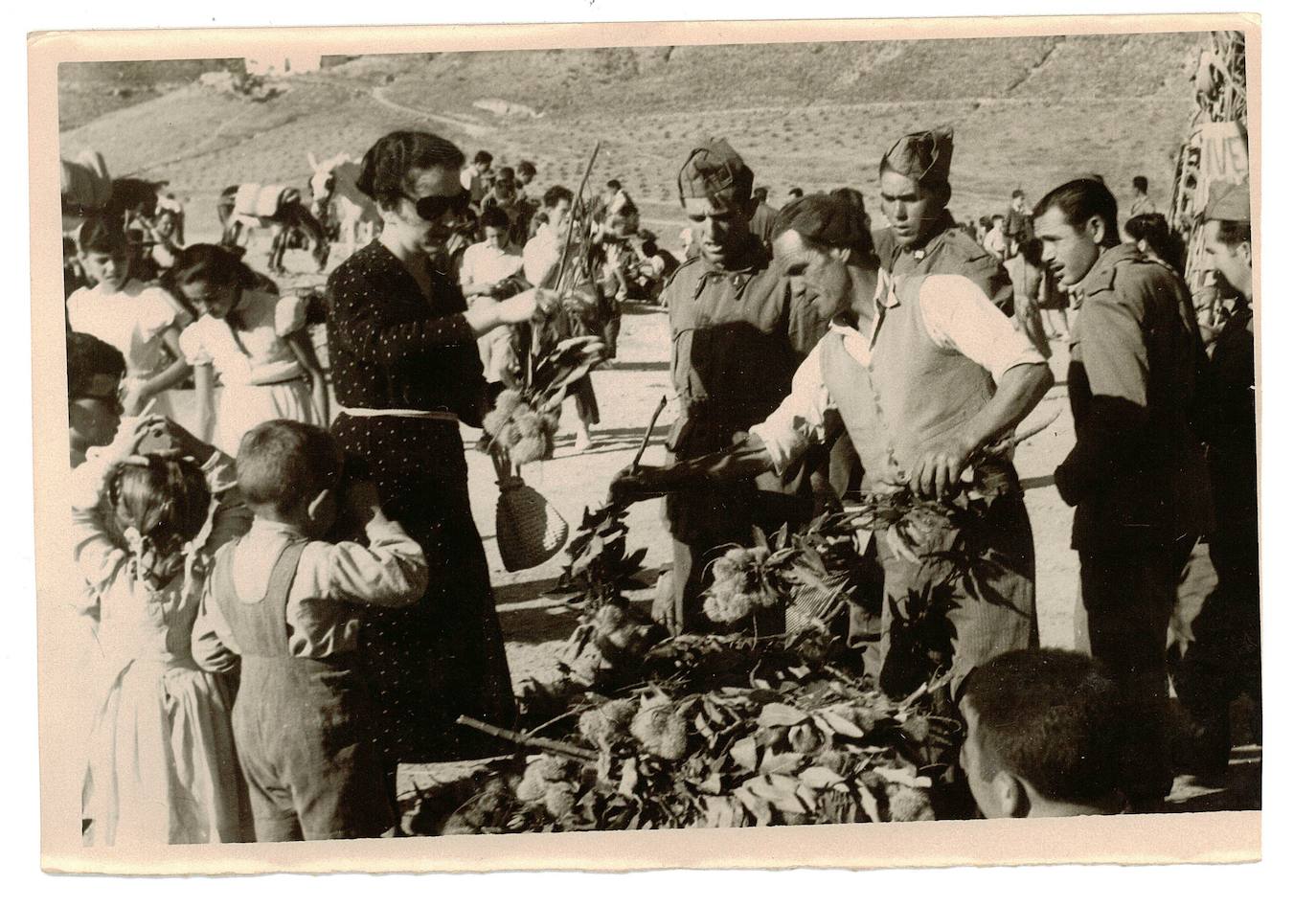 La romería de San Miguel es una tradición en la que se reafirma la identidad del Albaicín y abren el barrio al resto de la ciudad. Esta galería es una muestra gráfica del arraigo de esta fiesta tan granadina