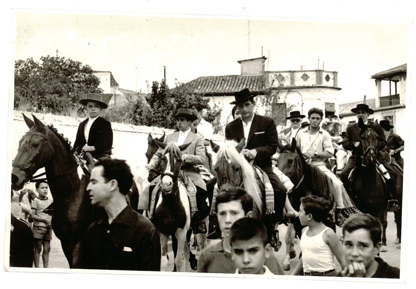 La romería de San Miguel es una tradición en la que se reafirma la identidad del Albaicín y abren el barrio al resto de la ciudad. Esta galería es una muestra gráfica del arraigo de esta fiesta tan granadina