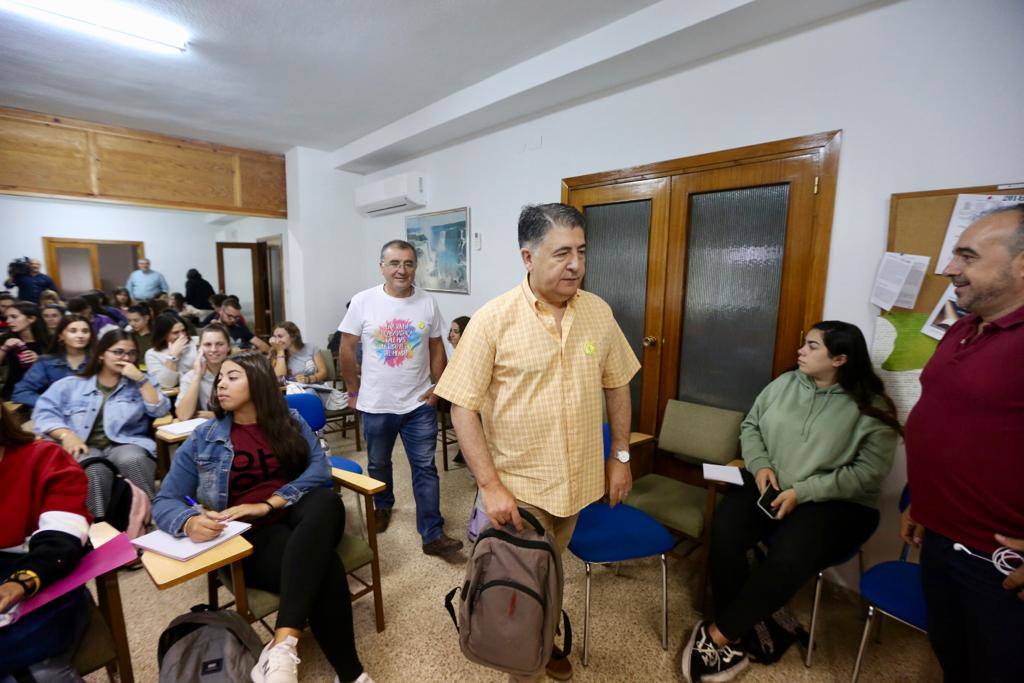 Alumnos de la UGR han dado clase en la parroquia de Camino de Ronda