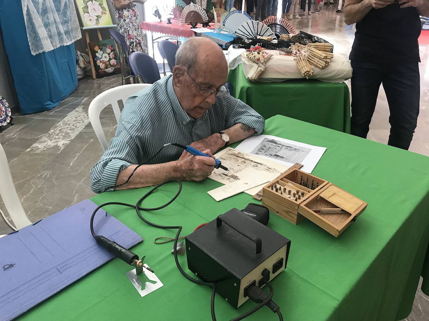 Los mayores disfrutan de su día en las fiestas