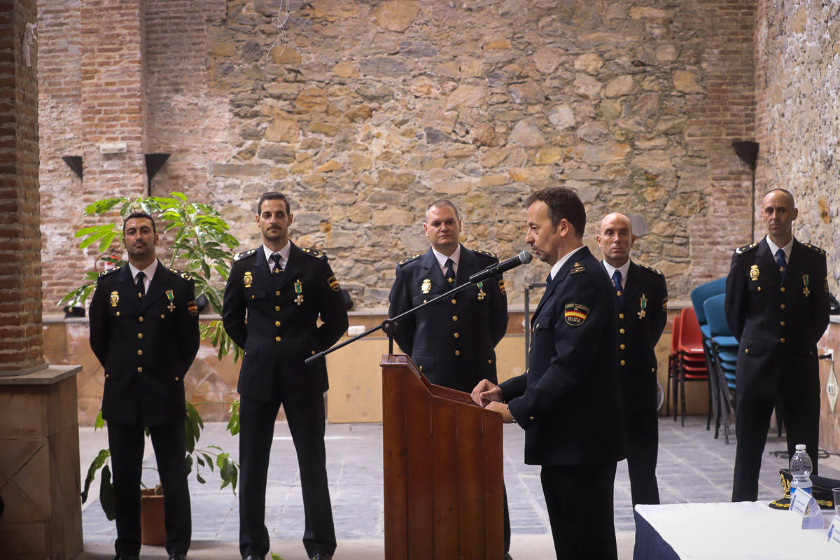 La alcaldesa del municipio, Luisa García Chamorro, ha hecho referencia a la formidable labor que realiza la Policía Nacional en la atención a los miles de motrileños 
