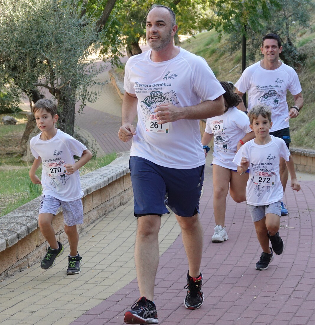 Fotos: Los Pequeños Héroes de Granada visibilizan la lucha contra el cáncer infantil