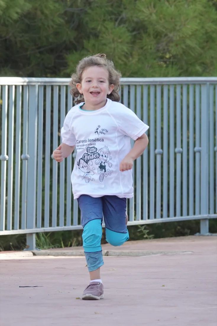 Fotos: Los Pequeños Héroes de Granada visibilizan la lucha contra el cáncer infantil