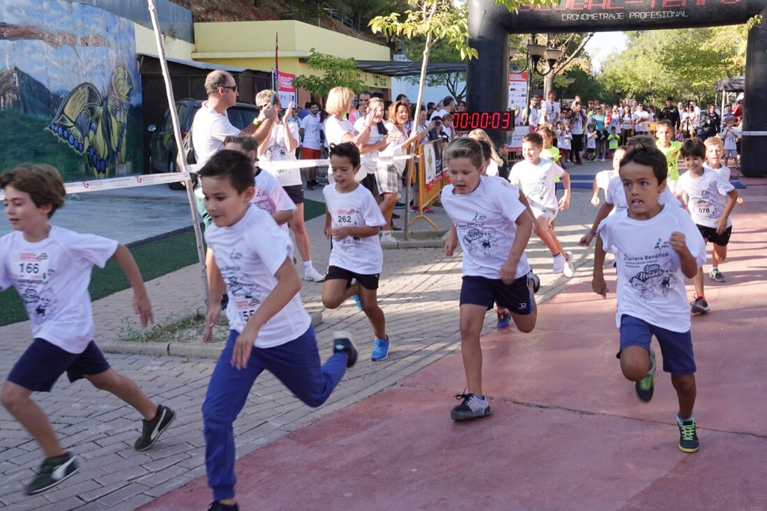 Fotos: Los Pequeños Héroes de Granada visibilizan la lucha contra el cáncer infantil