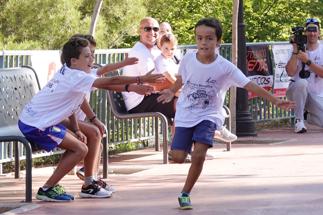 Fotos: Los Pequeños Héroes de Granada visibilizan la lucha contra el cáncer infantil