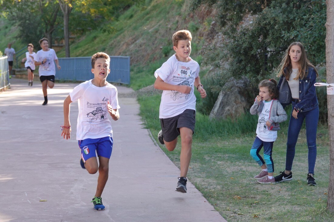 Fotos: Los Pequeños Héroes de Granada visibilizan la lucha contra el cáncer infantil