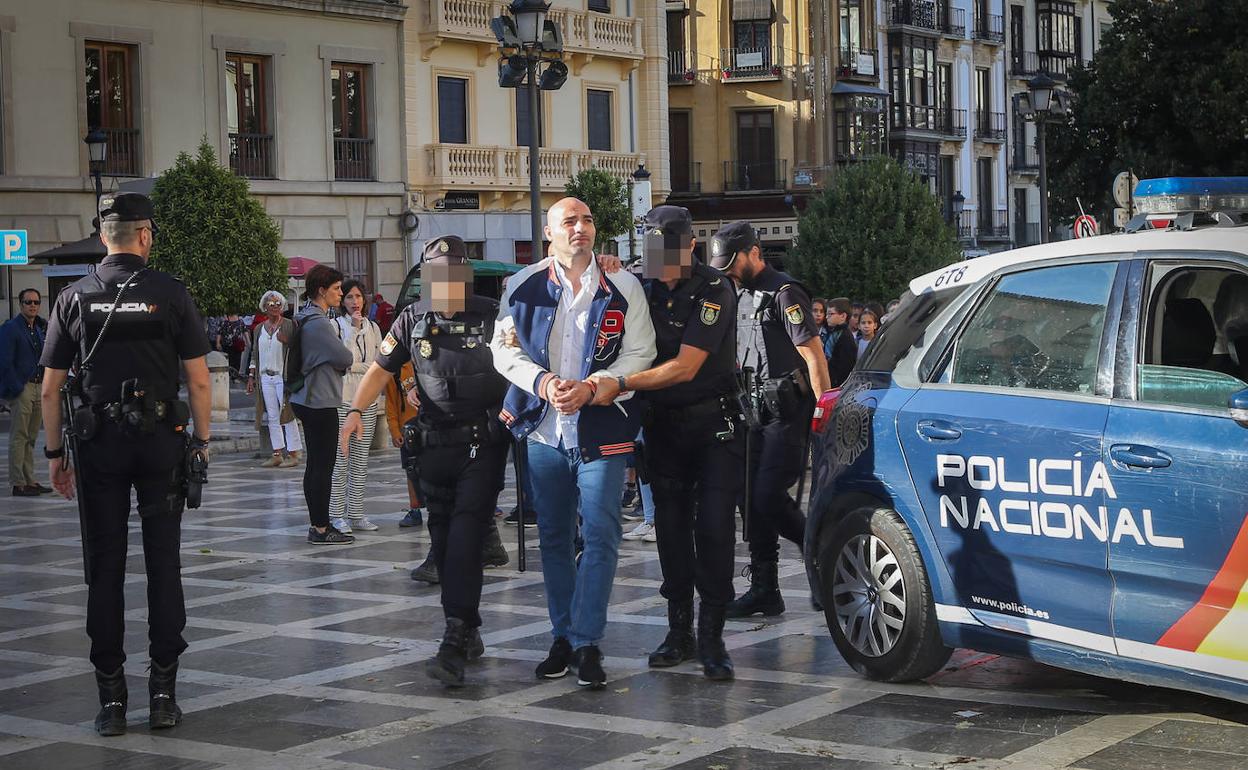 El principal acusado, a su llegada a la Audiencia de Granada, 