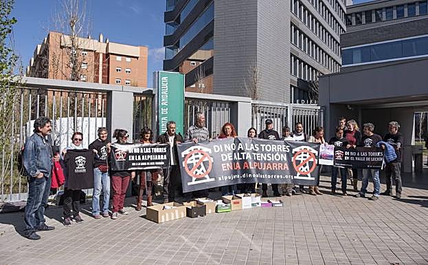 El Valle de Lecrín y la Alpujarra se alzaron contra esta línea cuando conocieron su trazado. 