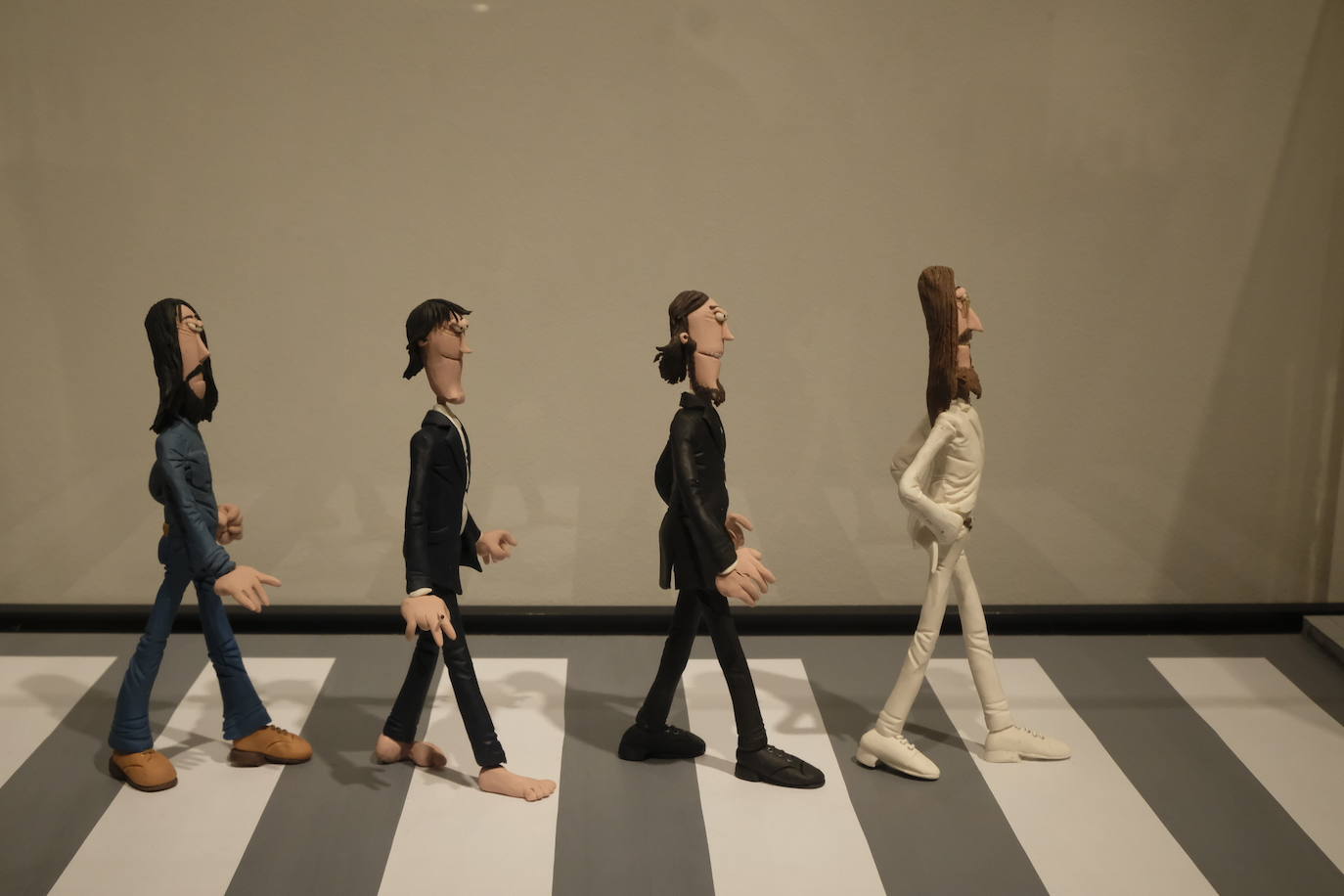 Esto es lo que podrás encontrar en la exposición que recorre 20 momentos fundamentales de la historia de la música hechos con plastilina.