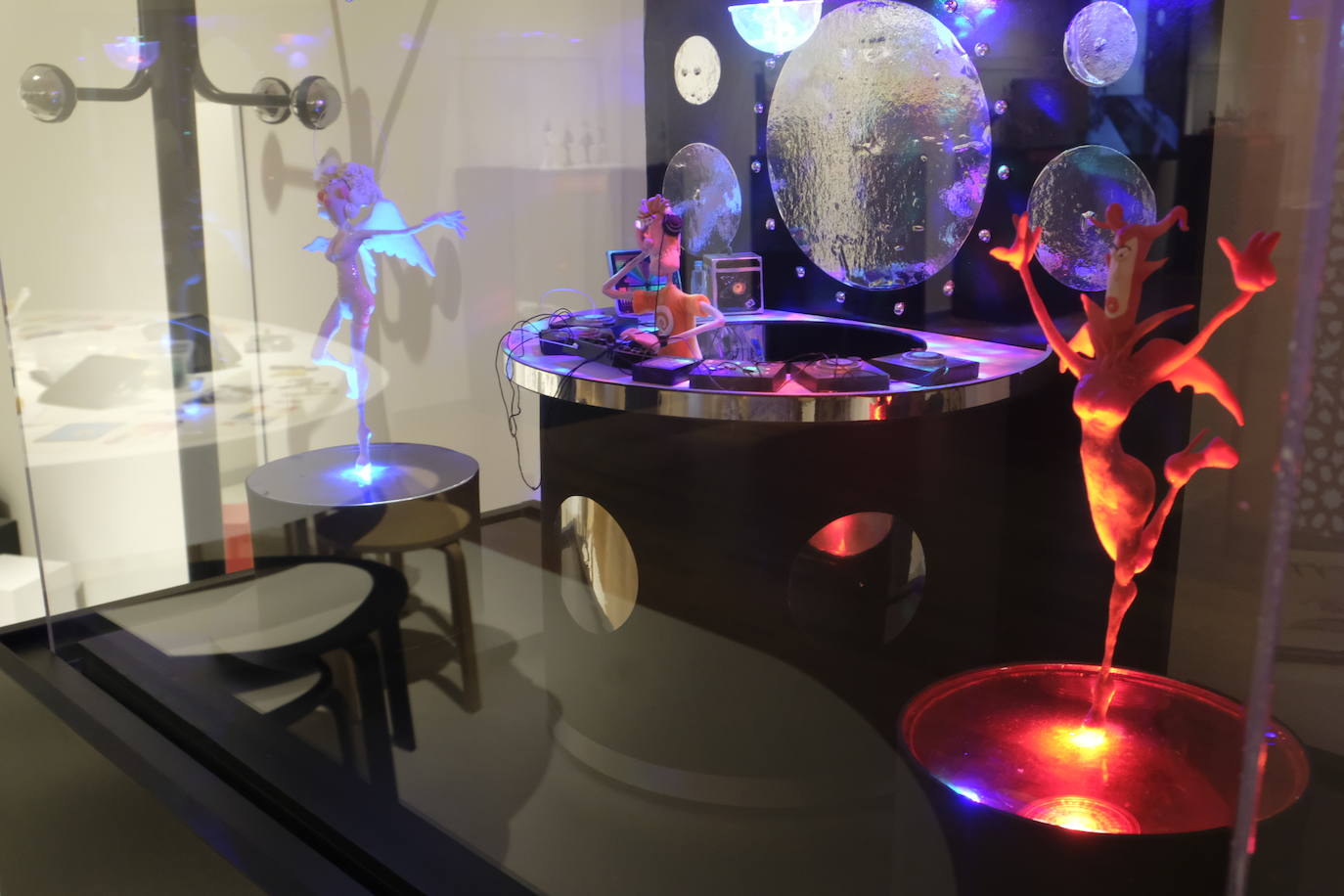 Esto es lo que podrás encontrar en la exposición que recorre 20 momentos fundamentales de la historia de la música hechos con plastilina.