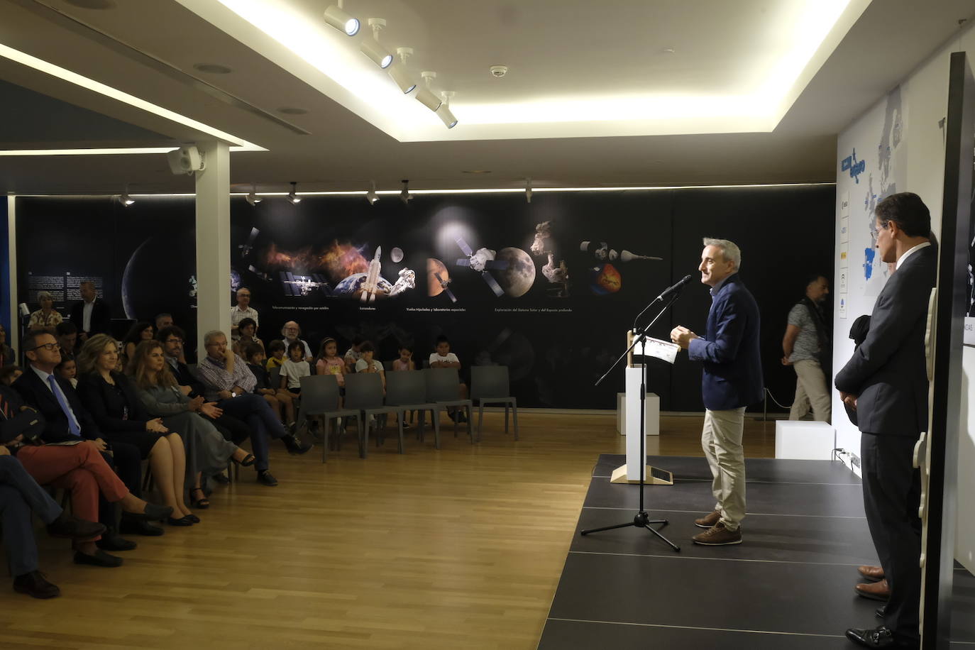 Esto es lo que podrás encontrar en la exposición que recorre 20 momentos fundamentales de la historia de la música hechos con plastilina.