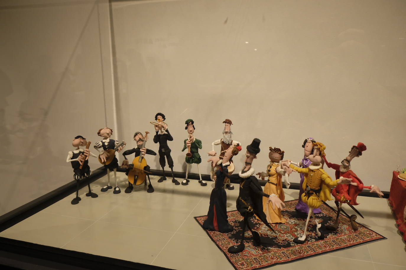 Esto es lo que podrás encontrar en la exposición que recorre 20 momentos fundamentales de la historia de la música hechos con plastilina.