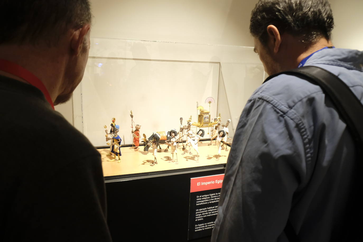 Esto es lo que podrás encontrar en la exposición que recorre 20 momentos fundamentales de la historia de la música hechos con plastilina.