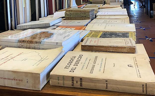 Volúmenes de la biblioteca de los Marqueses de Selva Nevada. 