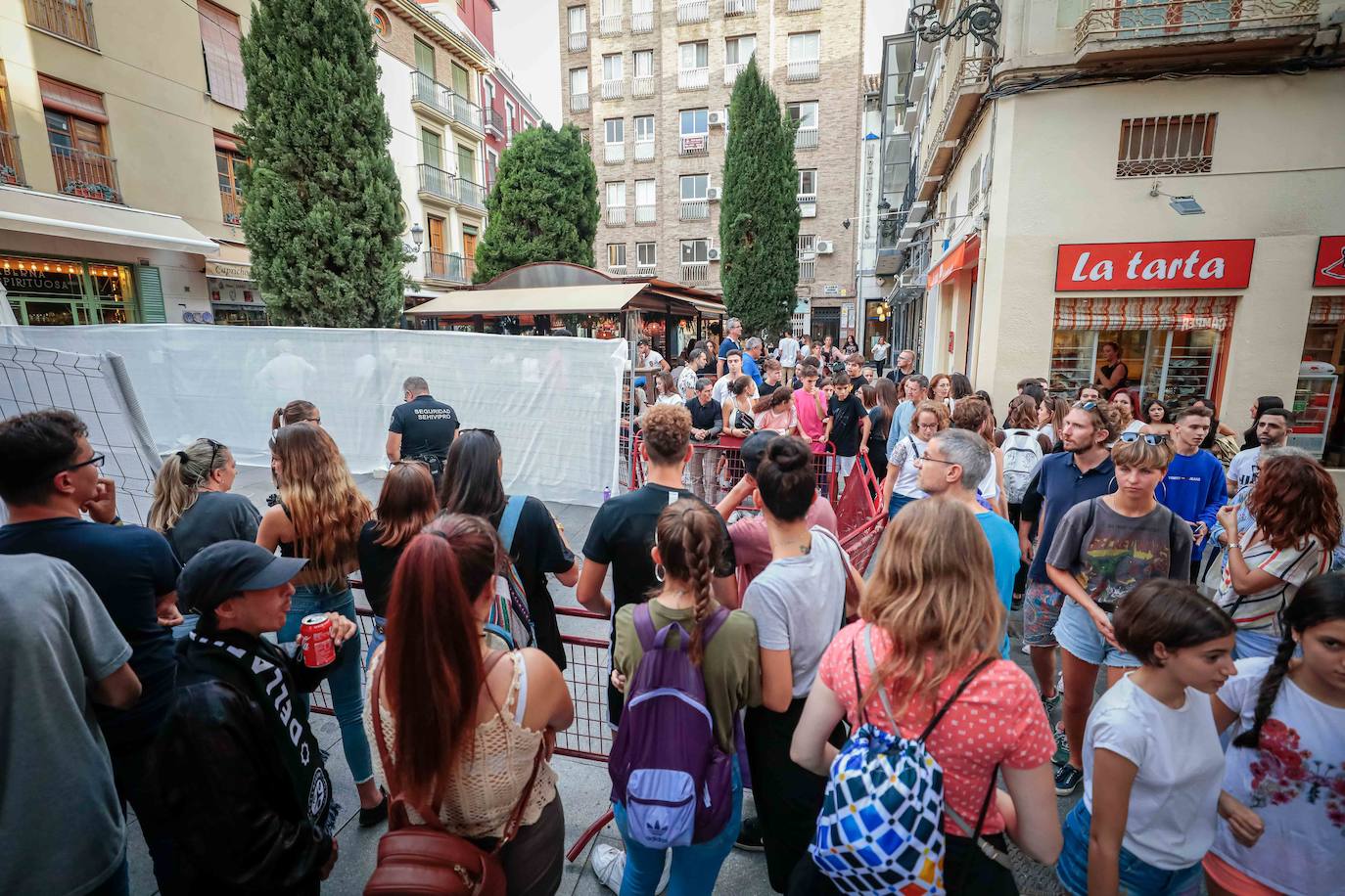 Ambos artistas se dieron en la noche del viernes la mano ante una Granada atiborrada de seguidores 