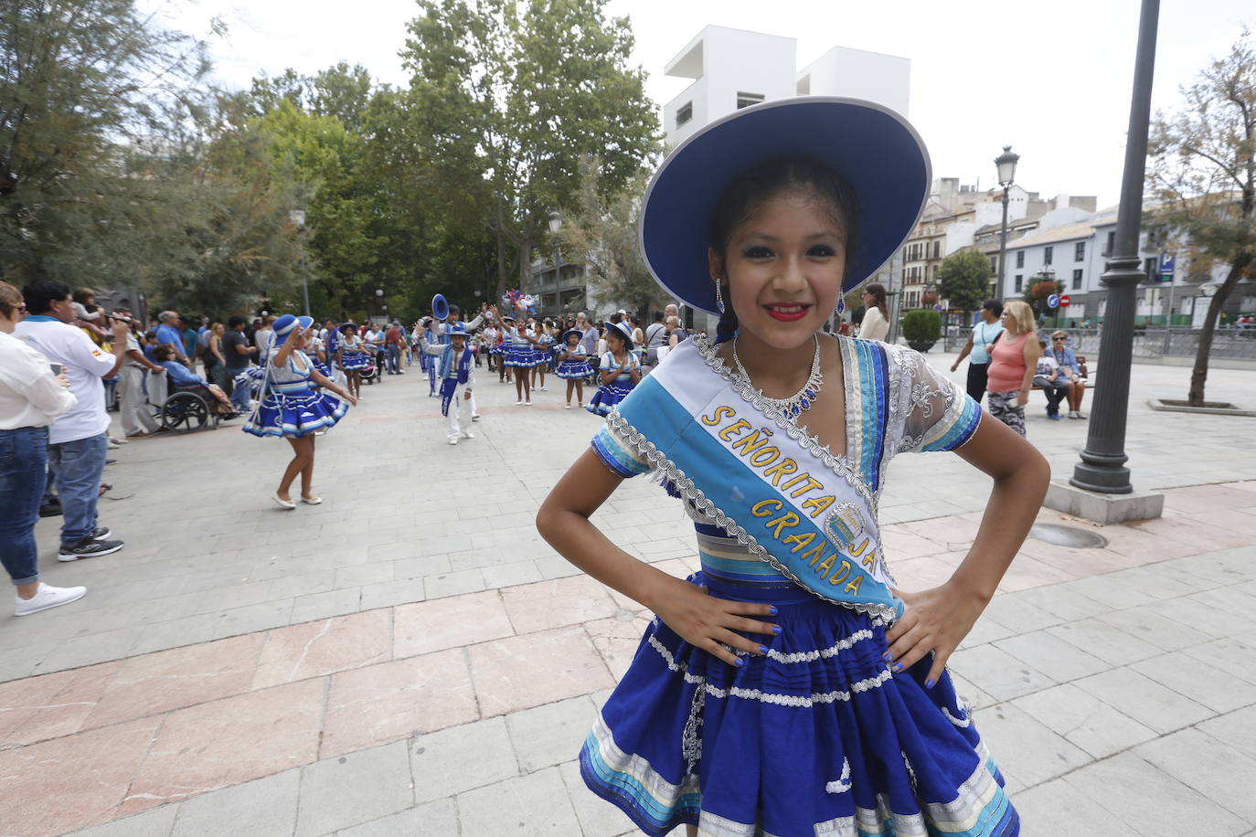 Granada ha conmemorado este sábado el descubrimiento de América con un homenaje en la tumba de los Reyes Católicos y una procesión cívico religiosa que ha precedido, por sexto año, al denominado Desfile del Mestizaje