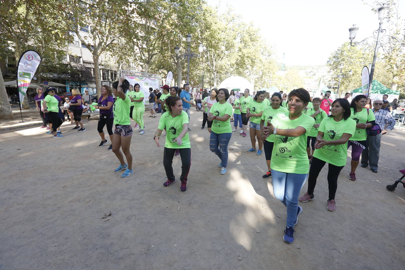 El evento ha salido a las calles de Granada en donde se ha podido hacer ejercicio de la mano del Foro Universo Mujer 