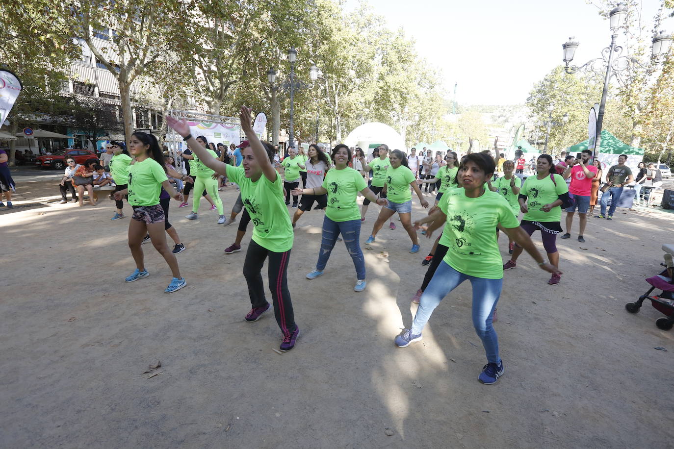 El evento ha salido a las calles de Granada en donde se ha podido hacer ejercicio de la mano del Foro Universo Mujer 