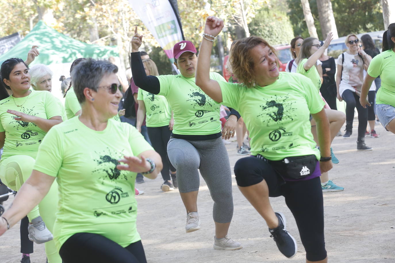 El evento ha salido a las calles de Granada en donde se ha podido hacer ejercicio de la mano del Foro Universo Mujer 