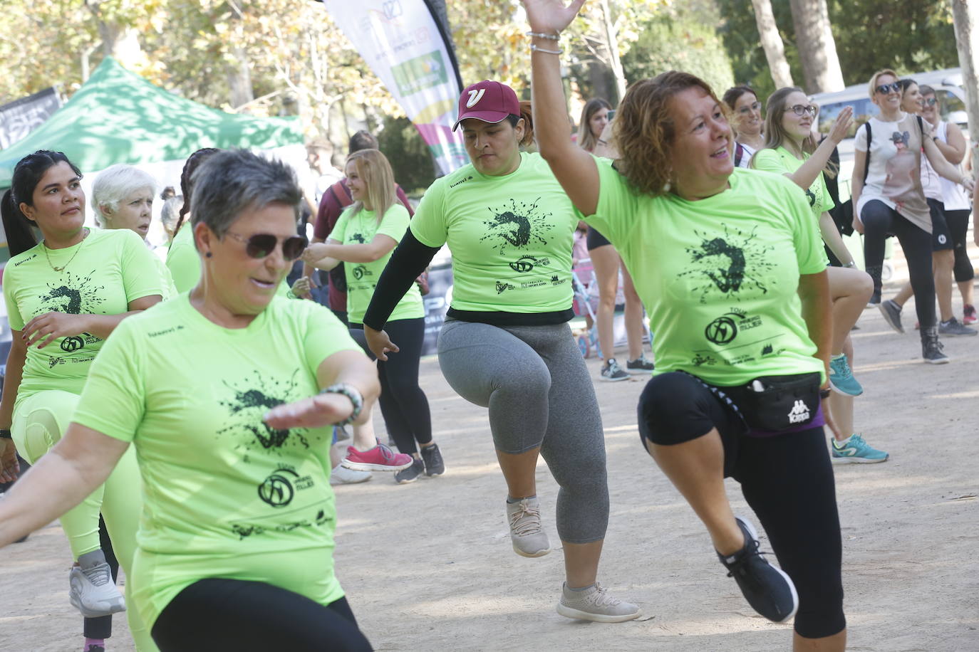 El evento ha salido a las calles de Granada en donde se ha podido hacer ejercicio de la mano del Foro Universo Mujer 