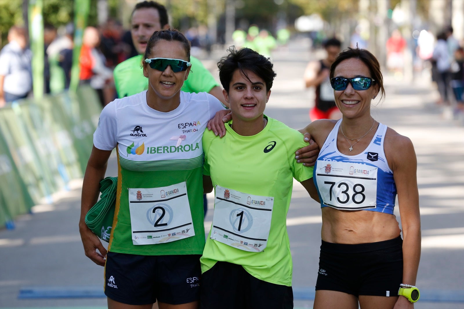 María José Rienda realizó el corte simbólico de la cinta de salida junto al alcalde Luis Salvador ante deportistas de tanto nivel como María Pérez, que ganó la prueba femenina, o la madrina Laura Bueno