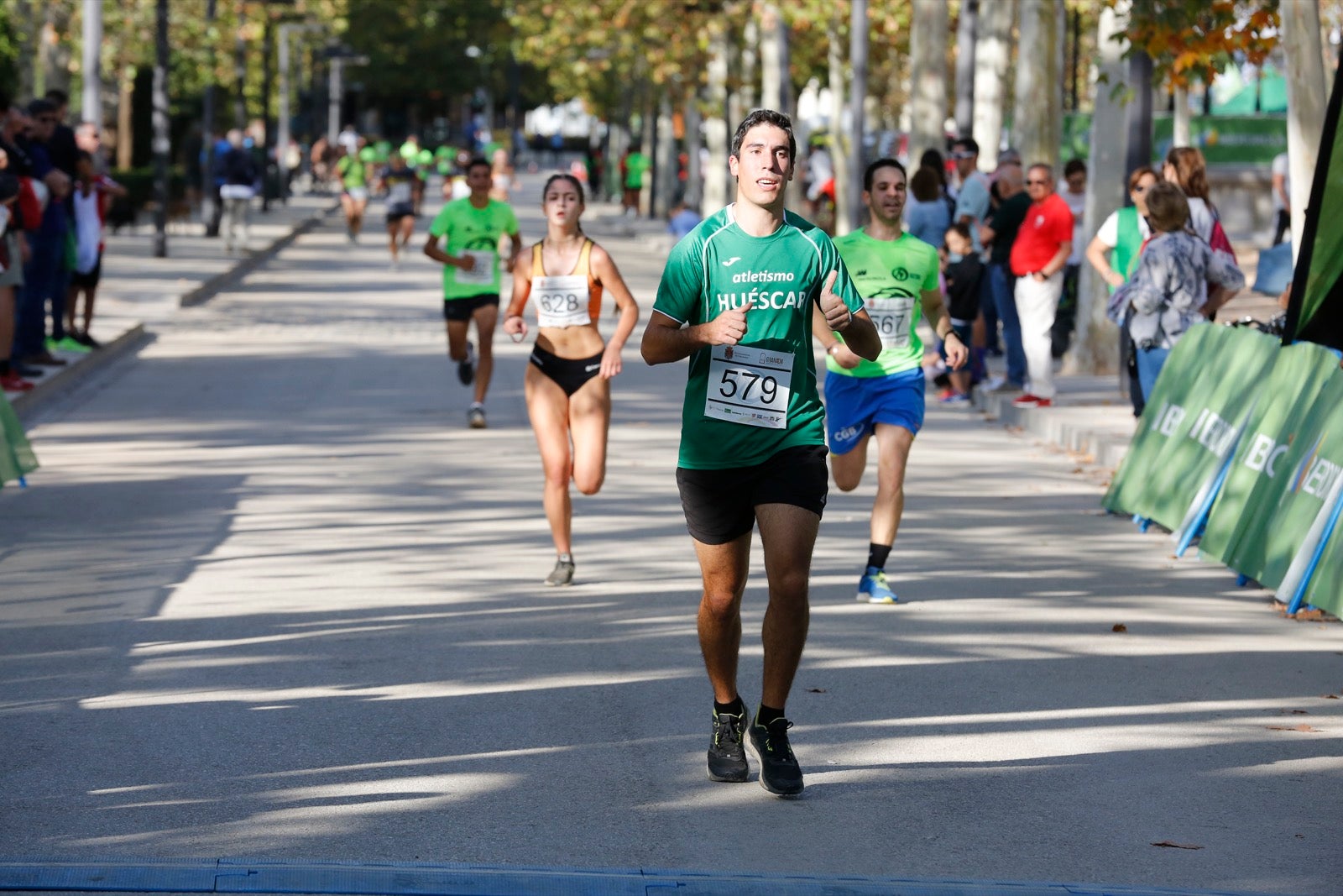 María José Rienda realizó el corte simbólico de la cinta de salida junto al alcalde Luis Salvador ante deportistas de tanto nivel como María Pérez, que ganó la prueba femenina, o la madrina Laura Bueno