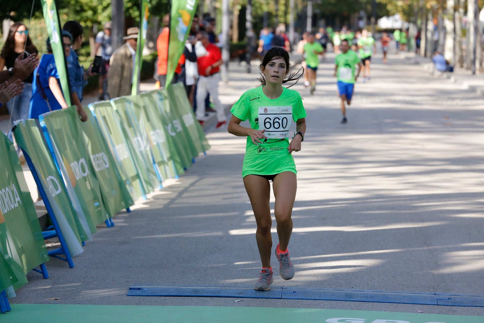 María José Rienda realizó el corte simbólico de la cinta de salida junto al alcalde Luis Salvador ante deportistas de tanto nivel como María Pérez, que ganó la prueba femenina, o la madrina Laura Bueno