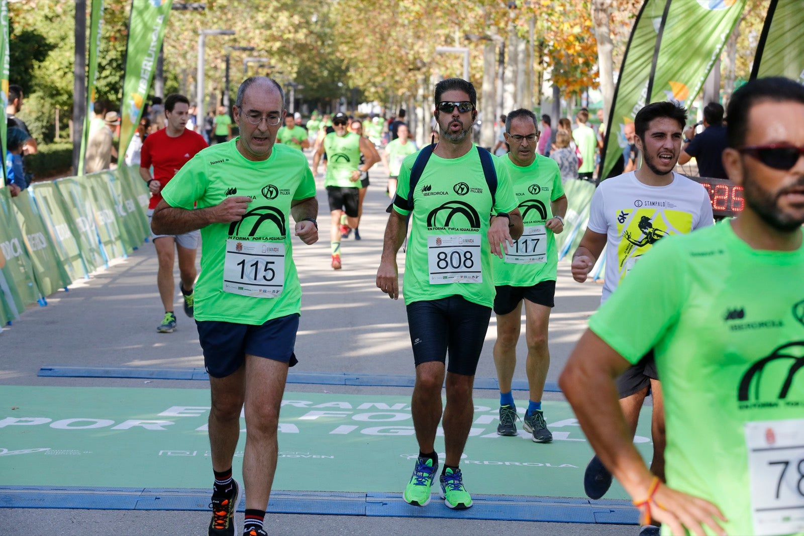 María José Rienda realizó el corte simbólico de la cinta de salida junto al alcalde Luis Salvador ante deportistas de tanto nivel como María Pérez, que ganó la prueba femenina, o la madrina Laura Bueno