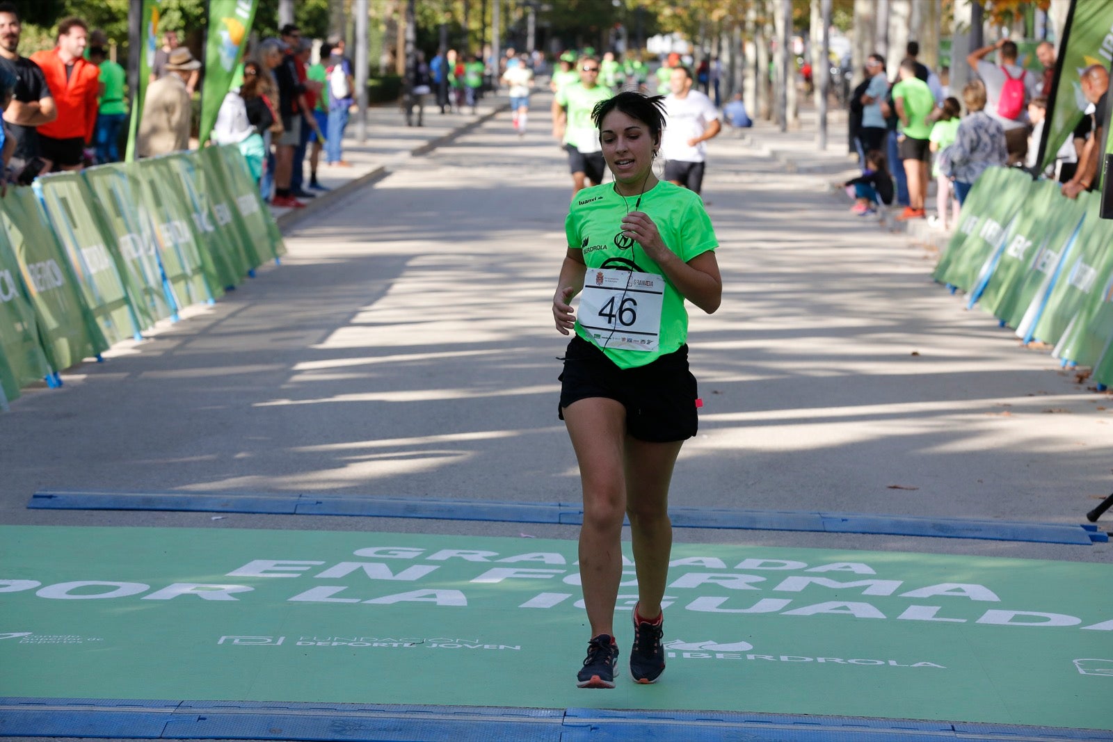 María José Rienda realizó el corte simbólico de la cinta de salida junto al alcalde Luis Salvador ante deportistas de tanto nivel como María Pérez, que ganó la prueba femenina, o la madrina Laura Bueno