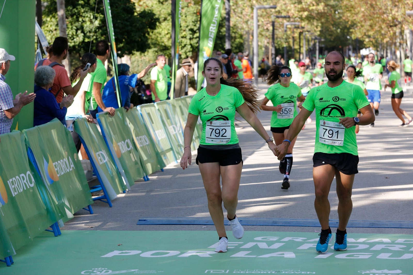 María José Rienda realizó el corte simbólico de la cinta de salida junto al alcalde Luis Salvador ante deportistas de tanto nivel como María Pérez, que ganó la prueba femenina, o la madrina Laura Bueno