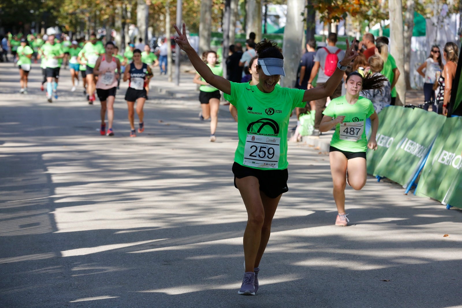 María José Rienda realizó el corte simbólico de la cinta de salida junto al alcalde Luis Salvador ante deportistas de tanto nivel como María Pérez, que ganó la prueba femenina, o la madrina Laura Bueno