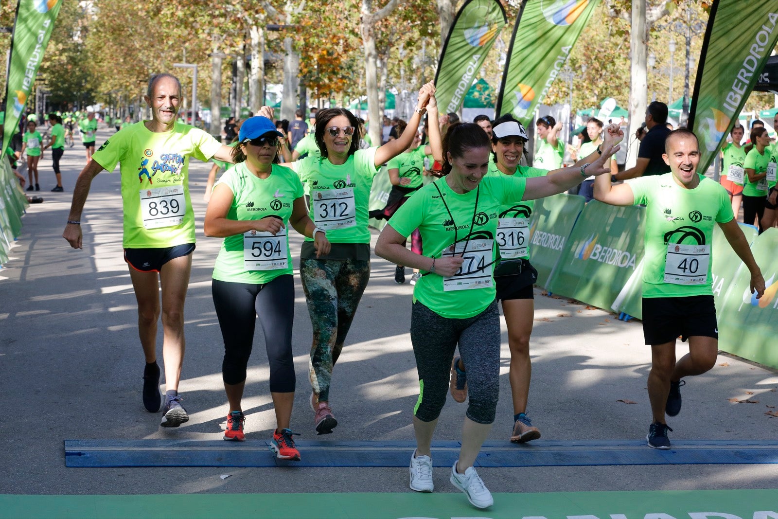 María José Rienda realizó el corte simbólico de la cinta de salida junto al alcalde Luis Salvador ante deportistas de tanto nivel como María Pérez, que ganó la prueba femenina, o la madrina Laura Bueno