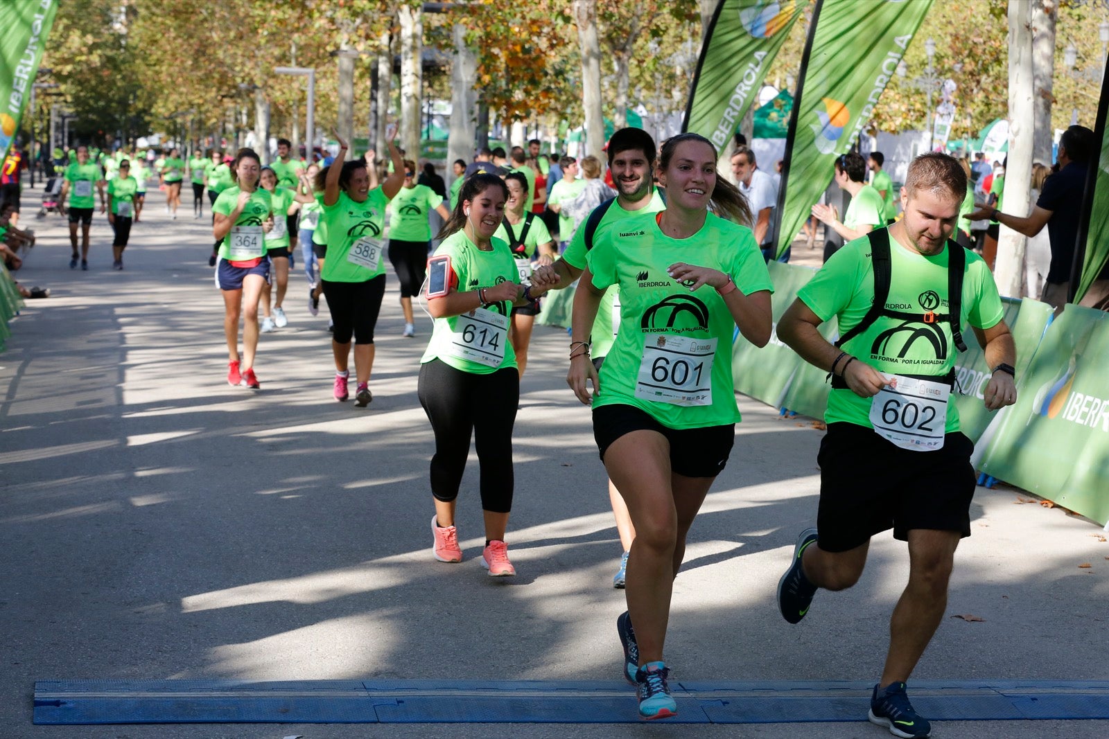 María José Rienda realizó el corte simbólico de la cinta de salida junto al alcalde Luis Salvador ante deportistas de tanto nivel como María Pérez, que ganó la prueba femenina, o la madrina Laura Bueno